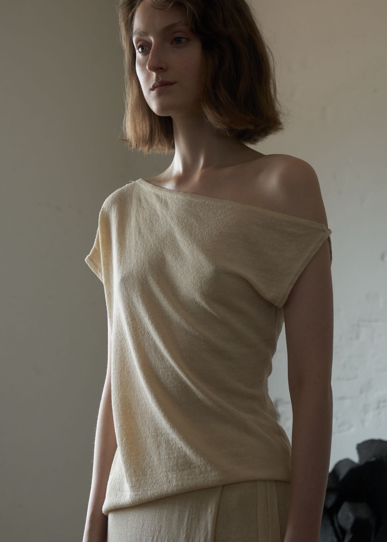 Unbal Off-Shoulder Knit